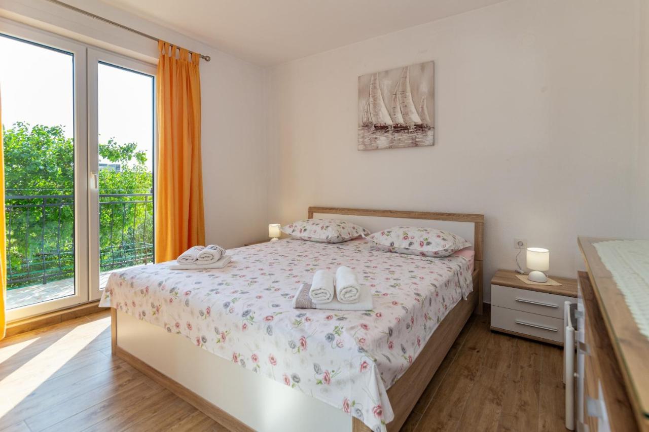 Navis Sea View Apartment With Pool Makarska Exterior foto