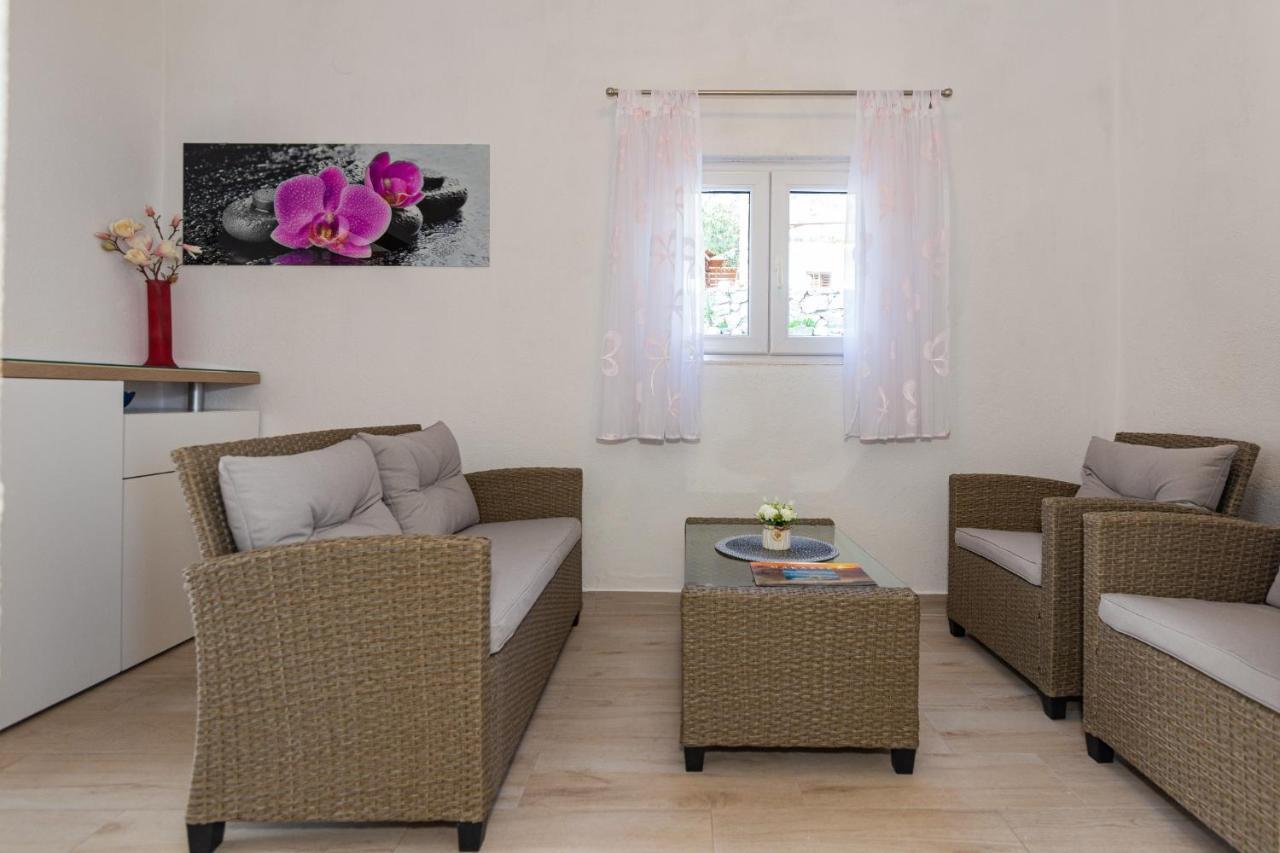 Navis Sea View Apartment With Pool Makarska Exterior foto