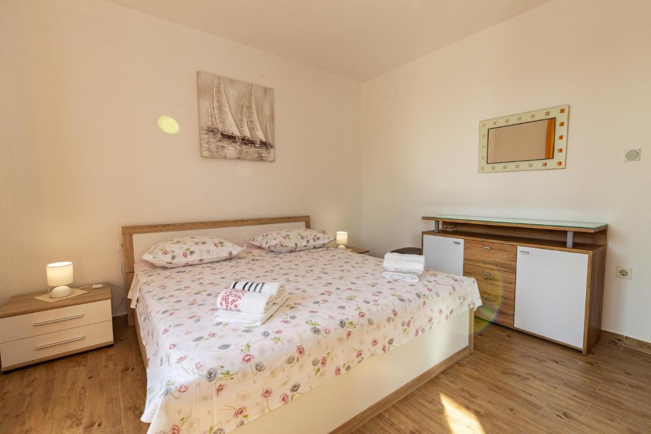 Navis Sea View Apartment With Pool Makarska Exterior foto