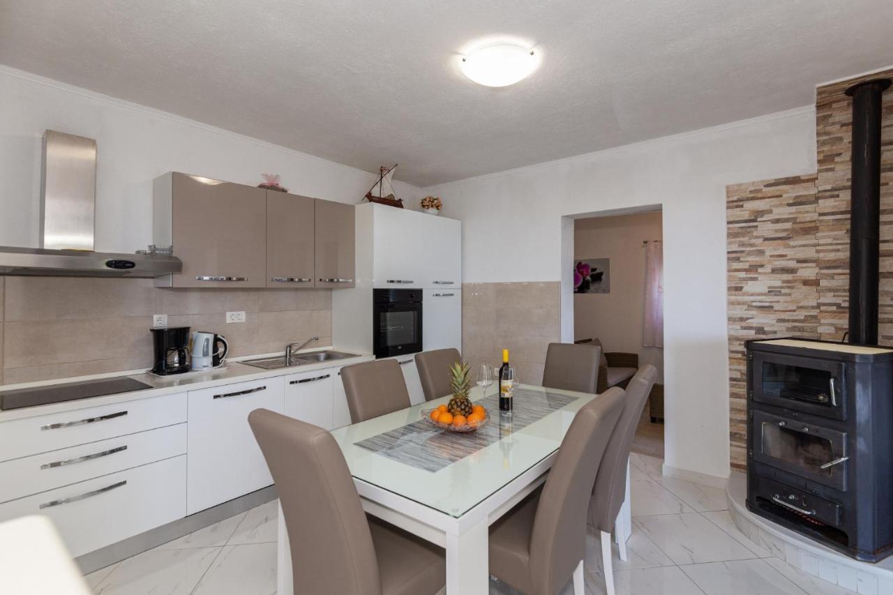 Navis Sea View Apartment With Pool Makarska Exterior foto