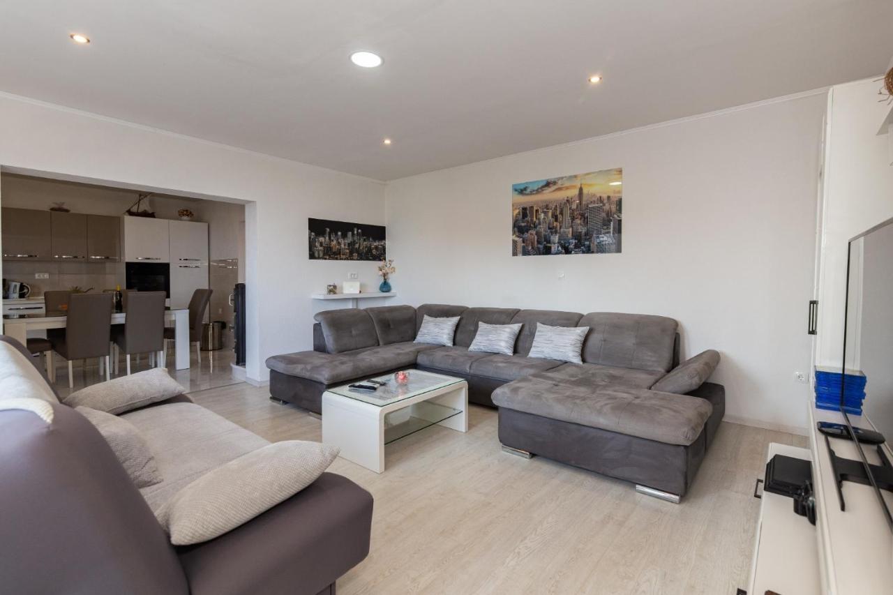 Navis Sea View Apartment With Pool Makarska Exterior foto