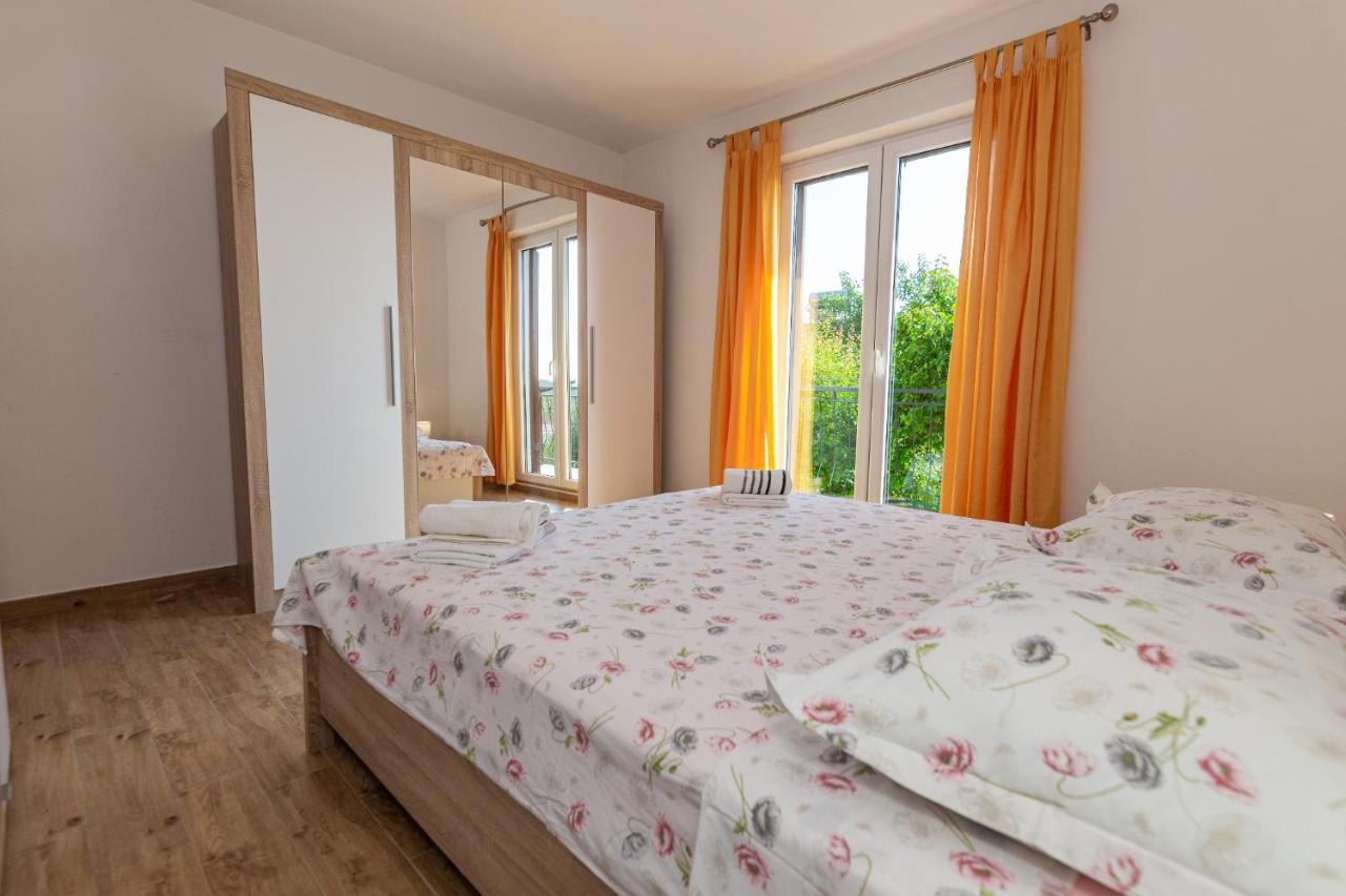 Navis Sea View Apartment With Pool Makarska Exterior foto